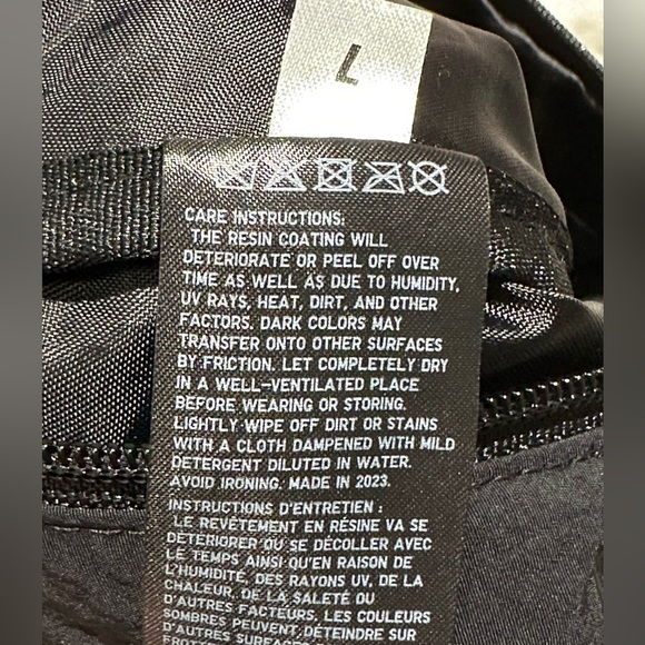 ⭐️Like New⭐️ Uniqlo: Mini Shoulder Bag - Picture 8 of 9